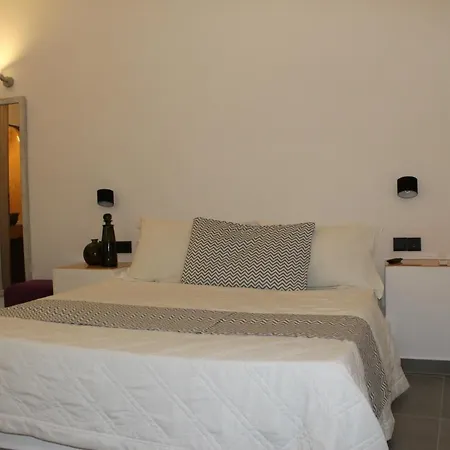 Centralic 3* Perissa (Santorini)