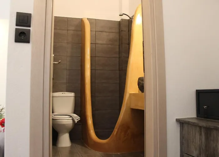 Centralic Perissa (Santorini)